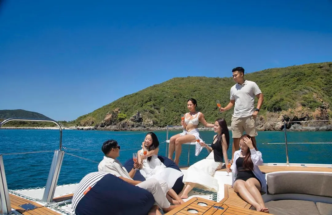 Sunrise Catamaran Yacht Tour-1