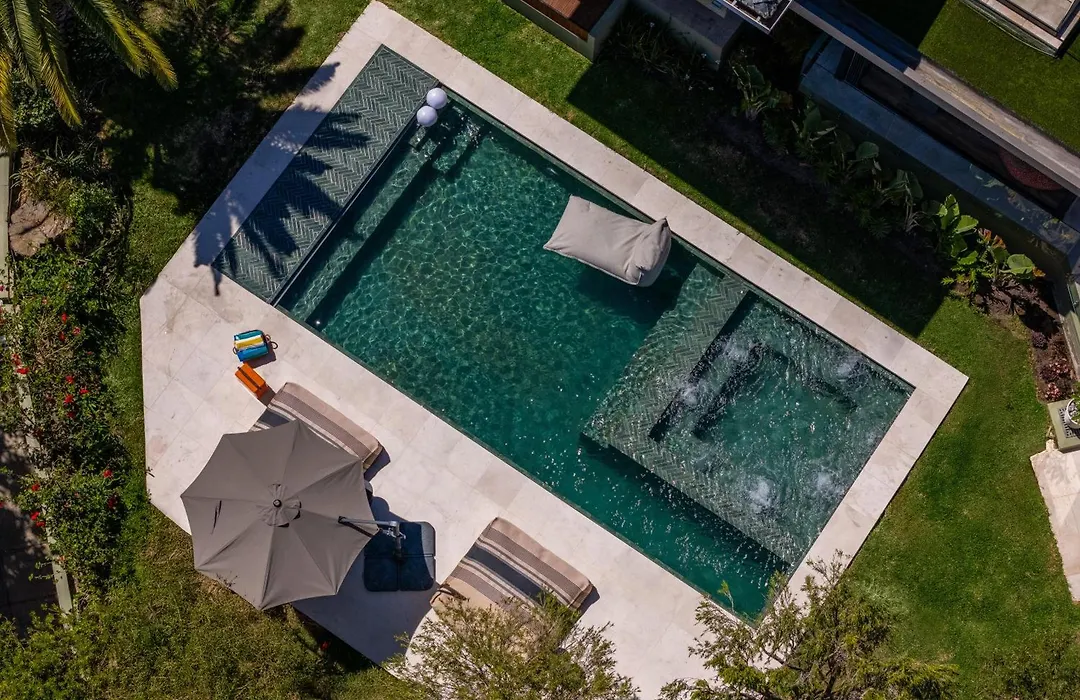 New! Kinvara Villa With Pool, Gym & Lion'S Head View-1