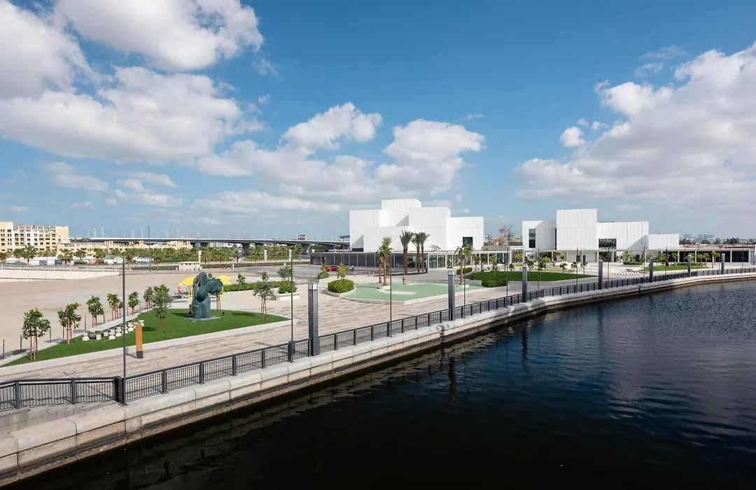 Waterfront Living Near Palazzo Versace - Pool, Gym-1