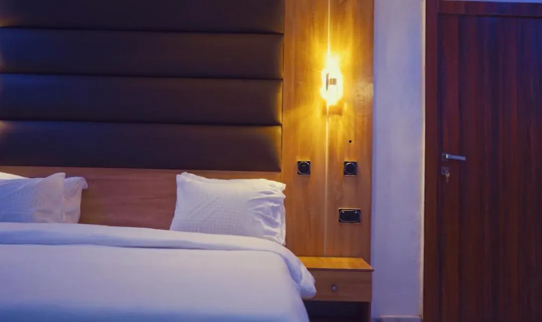 De New Dawn Hotel-1