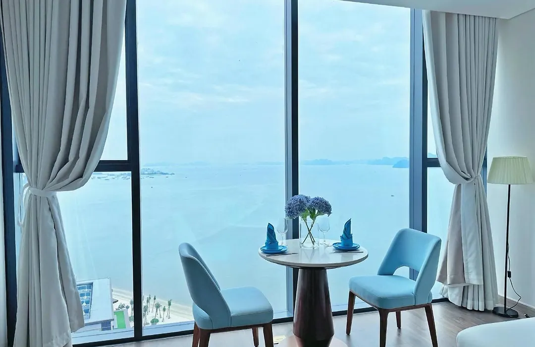 Khach San A La Carte Ha Long-1