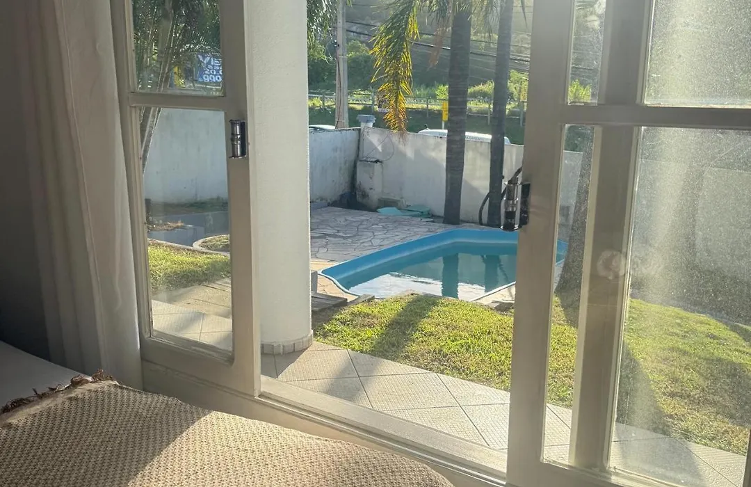 Quartos Em Casa Com Piscina-1