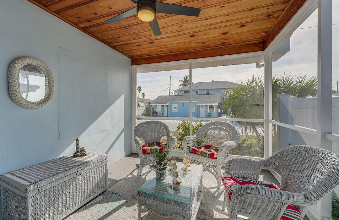 Steps To Madeira Beach! Modern Family Getaway-1