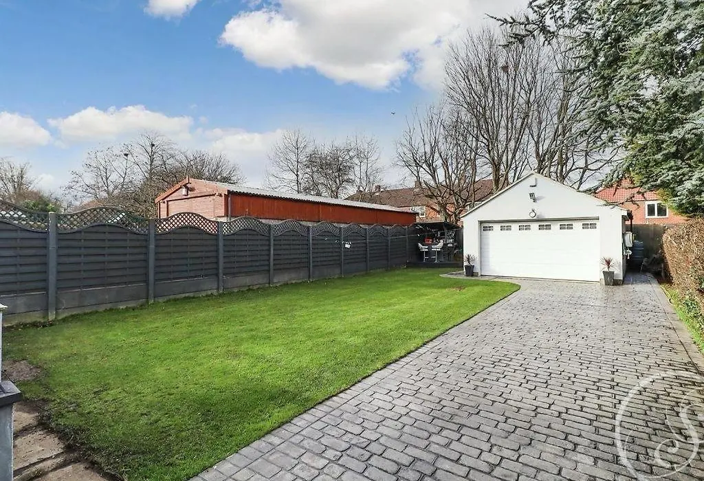 Barwick Retreat Luxury 4 Bed Detached Home Hot Tub Garden Bar-1