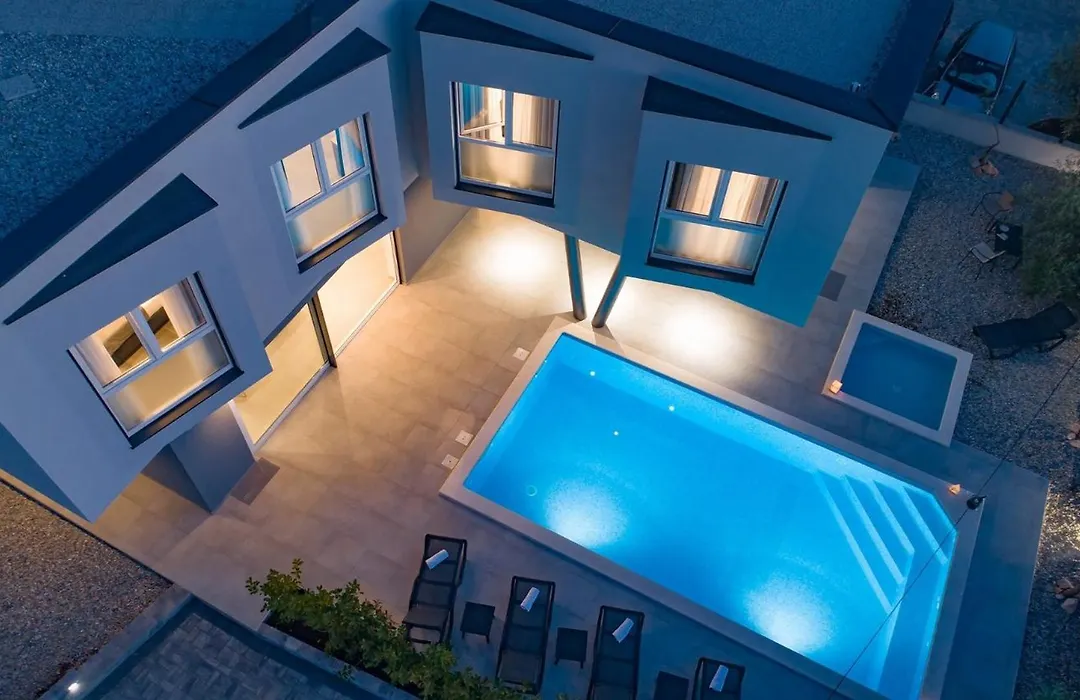 Luxury Villa Lanterna Heated Pool Jacuzzi-1