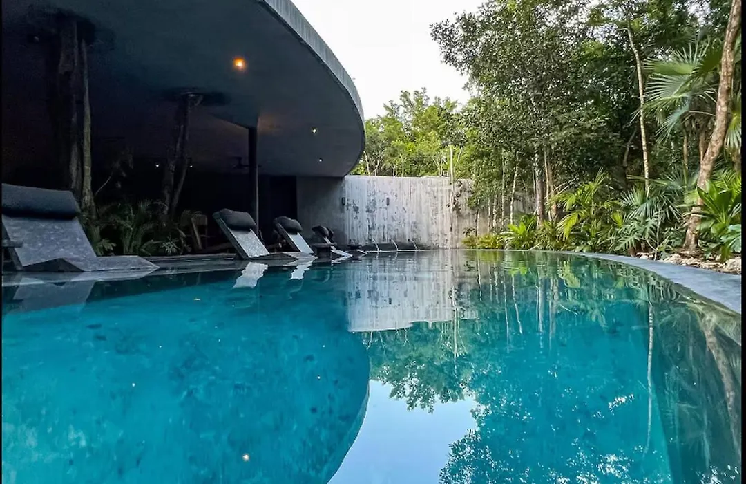 New Luxury 4-Bedroom Villa With Private Pool & Spa Access - Barney'S Ny-1