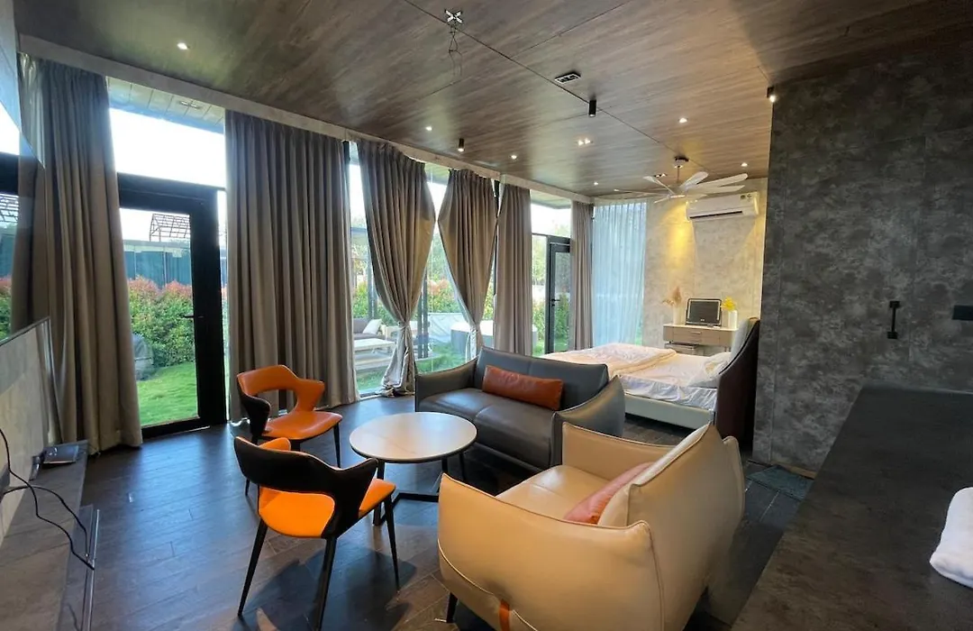 Medlin 8 - Serene Getaway With Outdoor Jacuzzi In Hyderabad By Homeyhuts-1