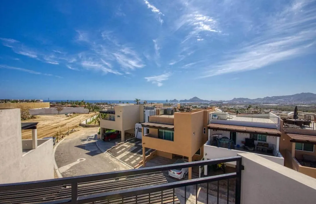 Beautiful Home With Private Rooftop And Jacuzzi.-1