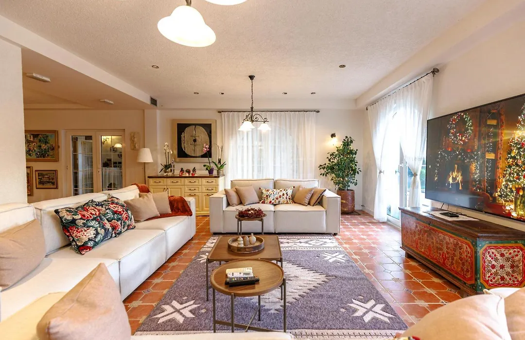 Bujtina E Diellit Boutique Villa-1