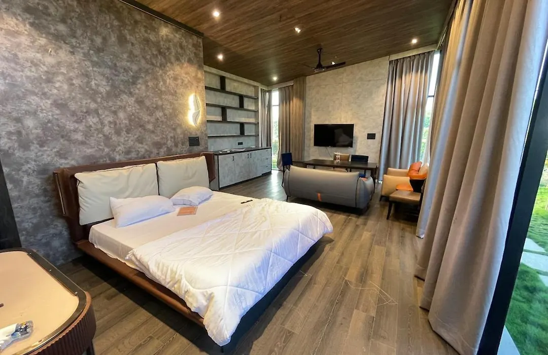 Rose 3- Romantic Luxury Cabin With Jacuzzi In Hyderabad By Homeyhuts-1