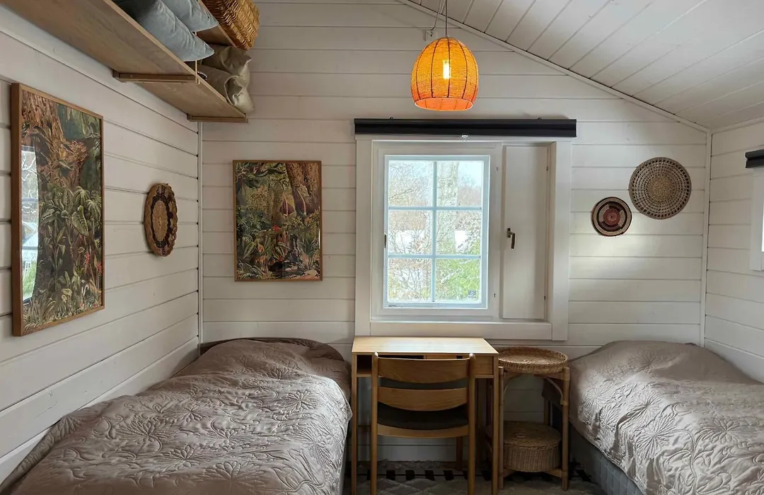 Modernes Ferienhaus Mit Badefass Am Wasser-1