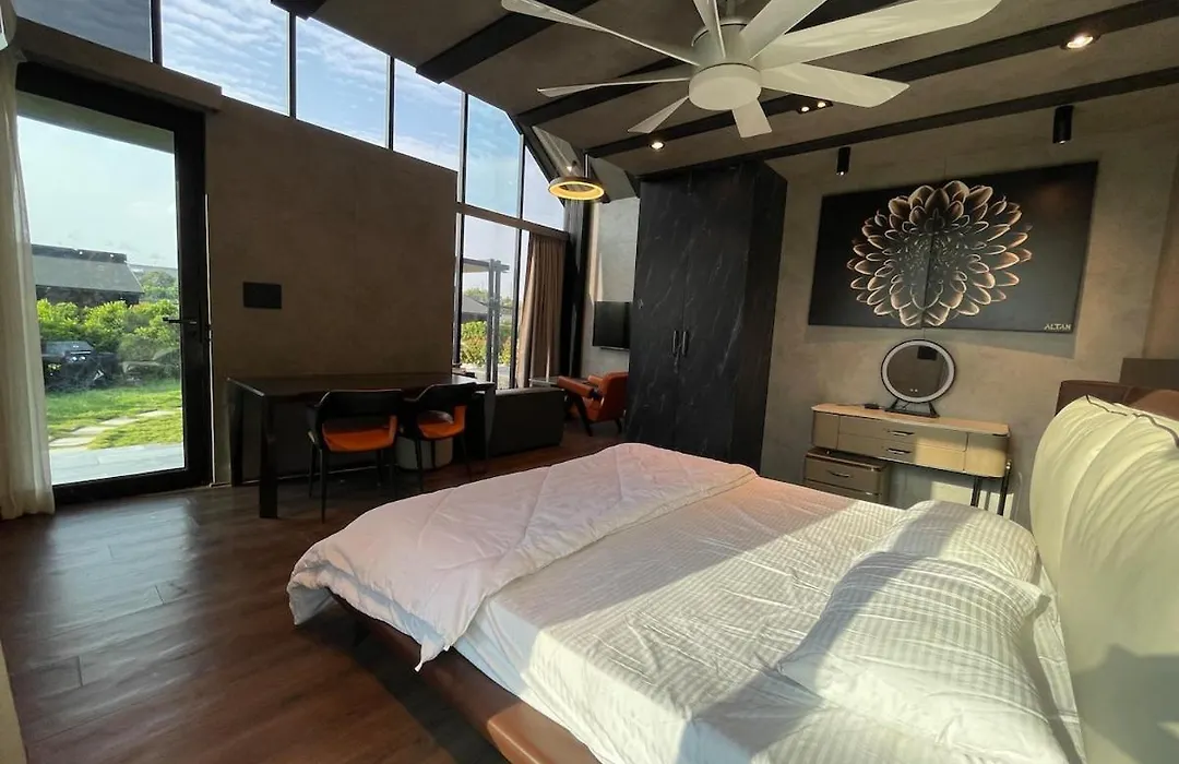Jasmin 7- Peaceful Retreat With Jacuzzi In Hyderabad By Homeyhuts-1