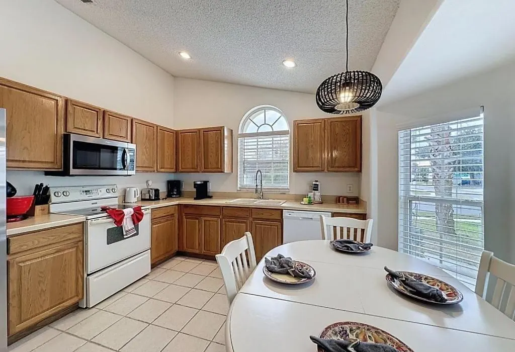 Incredible 4 Bed Pool Spa Home, Minutes To Disney Villa-1