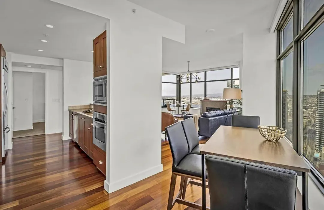 Panoramic Bay And City Views - 2Br, Pool, Gym, Parking-1