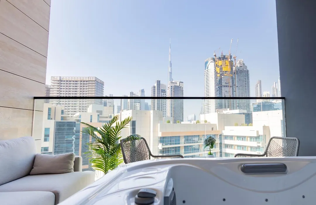 Luxury Studio - Private Jacuzzi & Burj Khalifa View-1