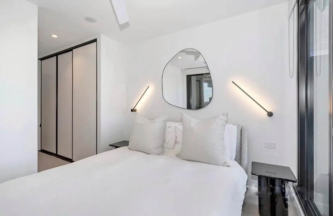 Stylish 2 Bedroom Cremorne Apartment With City Views-1