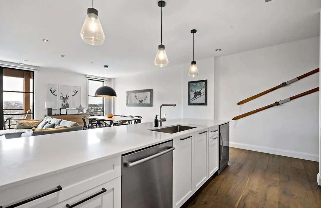 Horizon Tremblant Luxury Ski In Ski Out Chalet-1