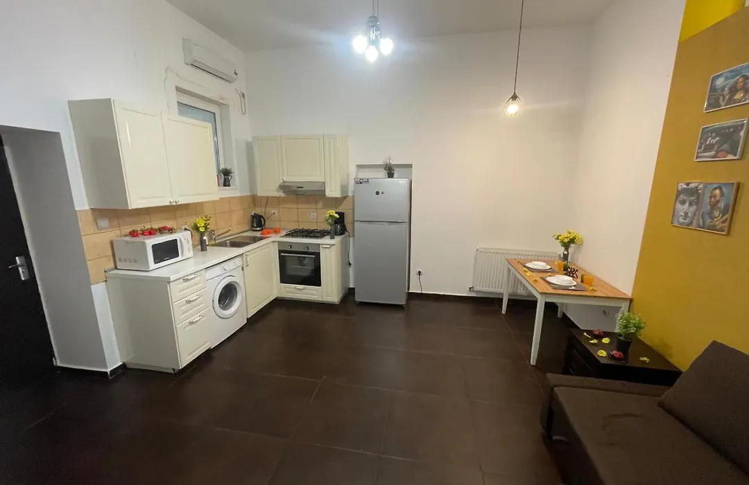 Huge Apartment In Old Town For Up To 9 People-1