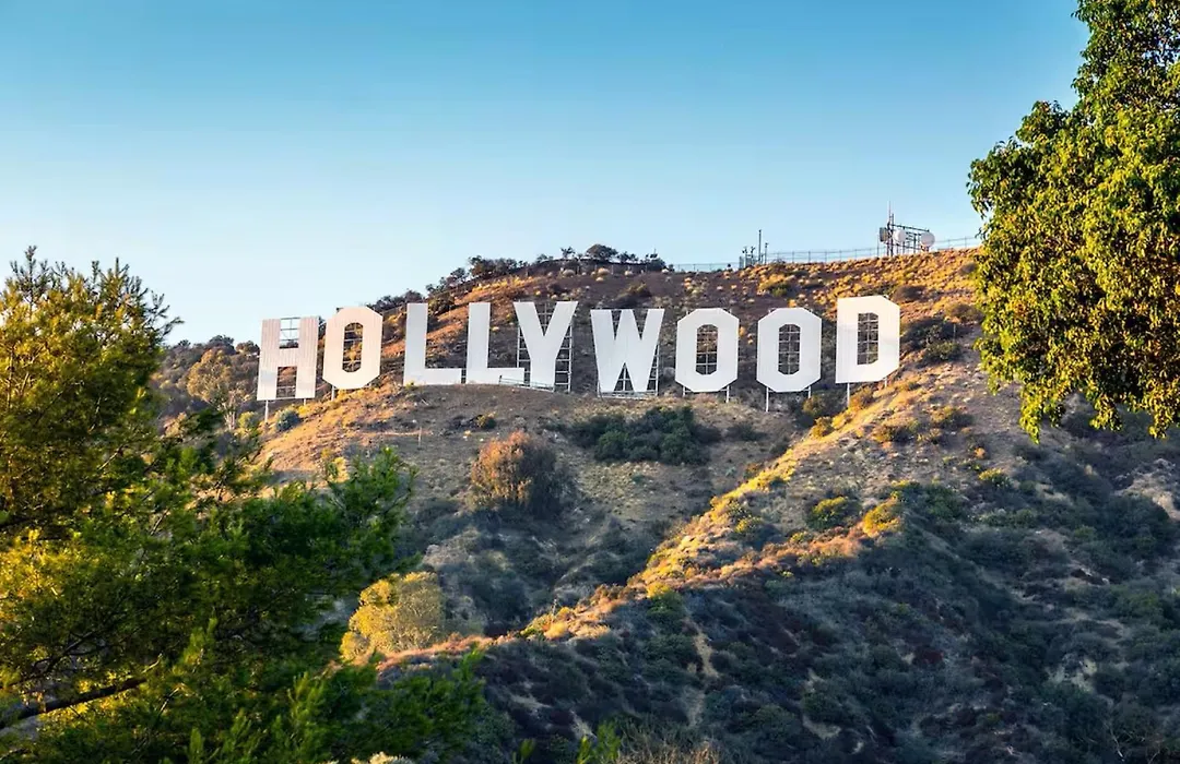 Beverly Hills Luxury, 2 Bedrooms, 2 Baths, Gym, Pool, Jacuzzi, Parking!-1