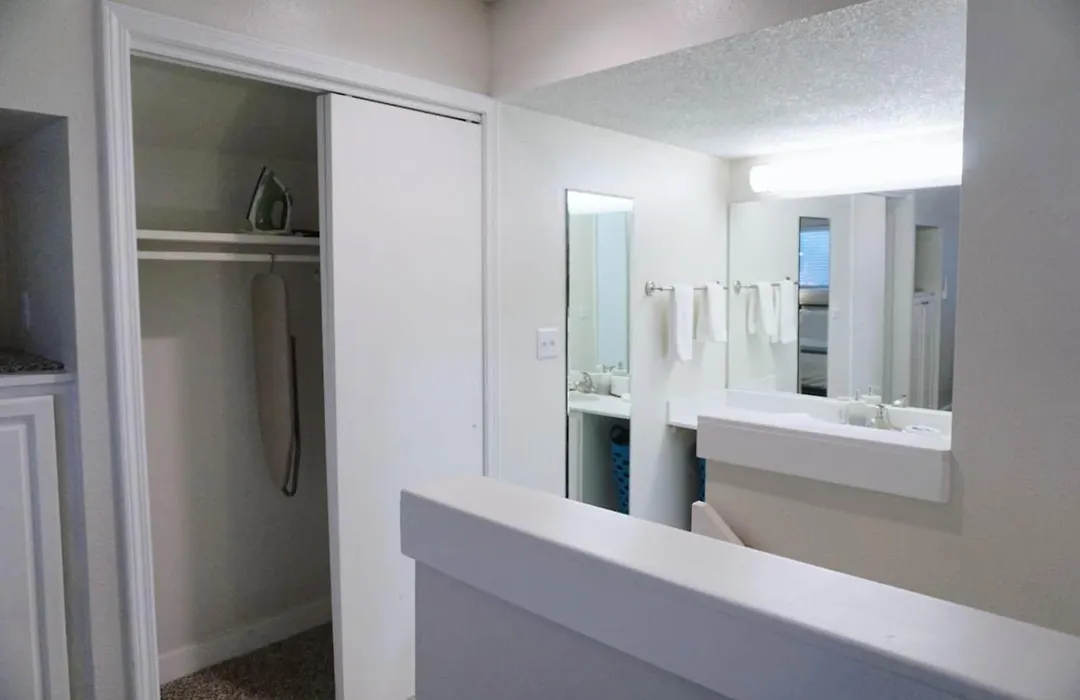 Two Bedroom Loft * Award Winning Beds * Down Town-1