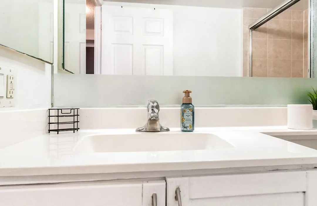 High-Rise Skyline Suite Sleeps 5 Steps To Sq1-1