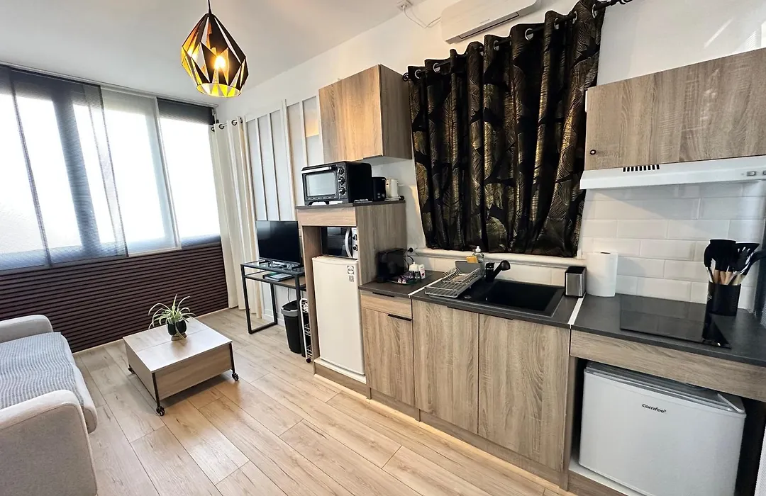 Studio Romantique Avec Jacuzzi Prive - Apercu Mer - Terrasse - Parking Gratuit-1