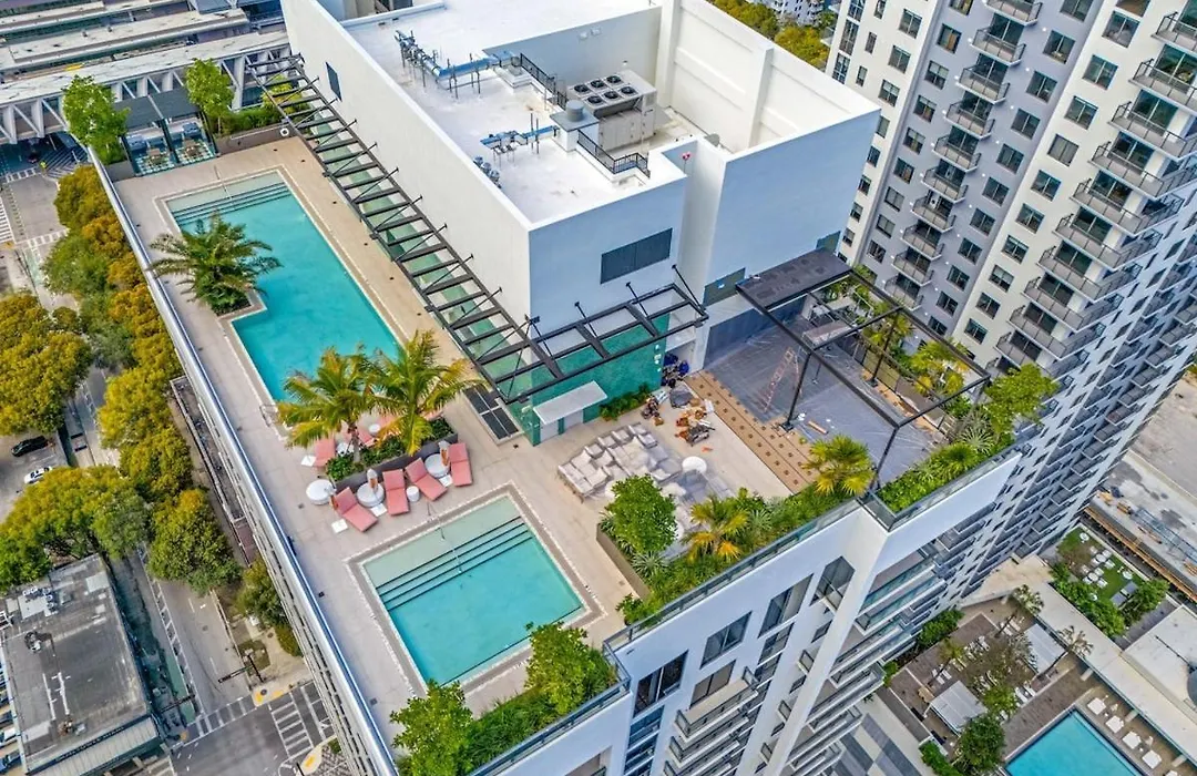 Chic Downtown Miami 2Br City Views Rooftop Pool-1