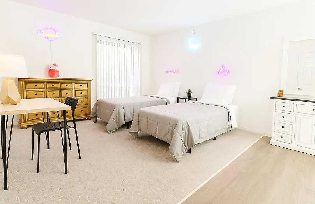 Hollywood Hills Haven - Resort Living Near Universal Studios & Warner Bros-1