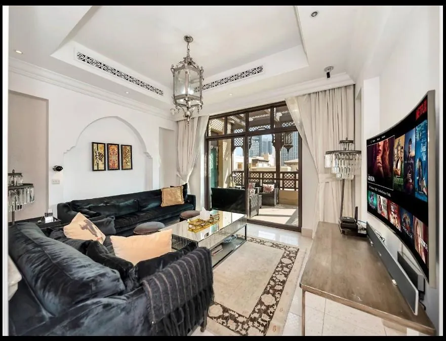Skyline Retreats Holiday Homes I Souk 1 & 2 Bedroom Apartments I Burj Khalifa Views I Private Terrace I Gym, Pool, Parking & Wi-Fi-1