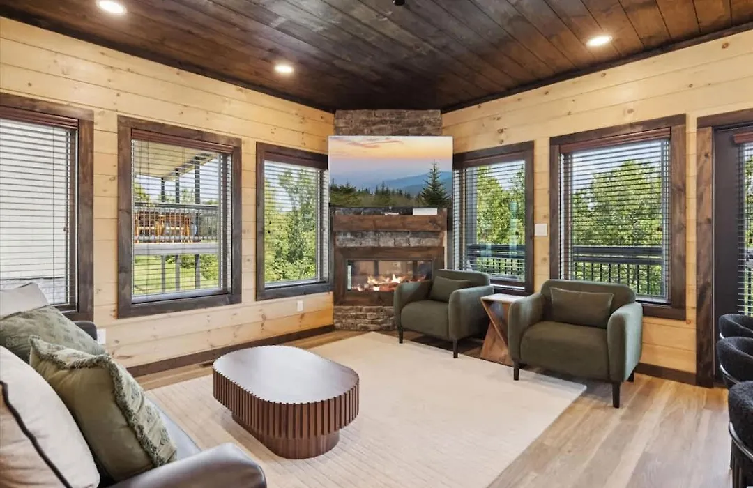 Peak Overlook By Beyond Expectations W Hot Tub-1