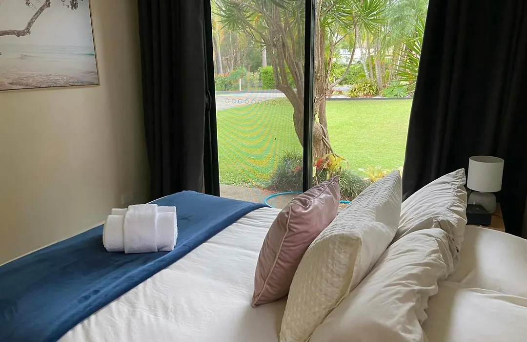 The Golf House Sleeps 8 Close To The Beach-1