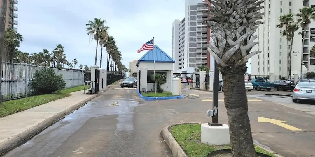 Resort Like Super Heated Pool & Direct Beach Front-1