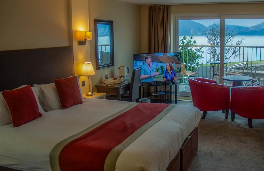 Holly Tree Hotel, Swimming Pool & Hot Tub-1