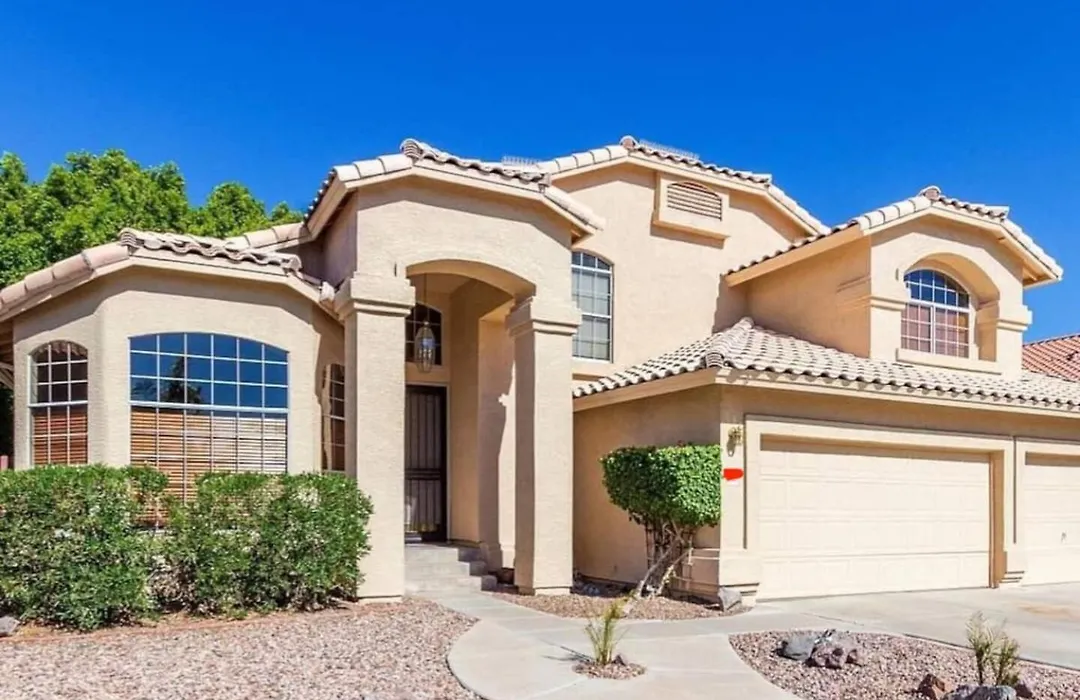 Luxury Desert Oasis! 5 Bedroom, 3 Bath W Heated Pool-1