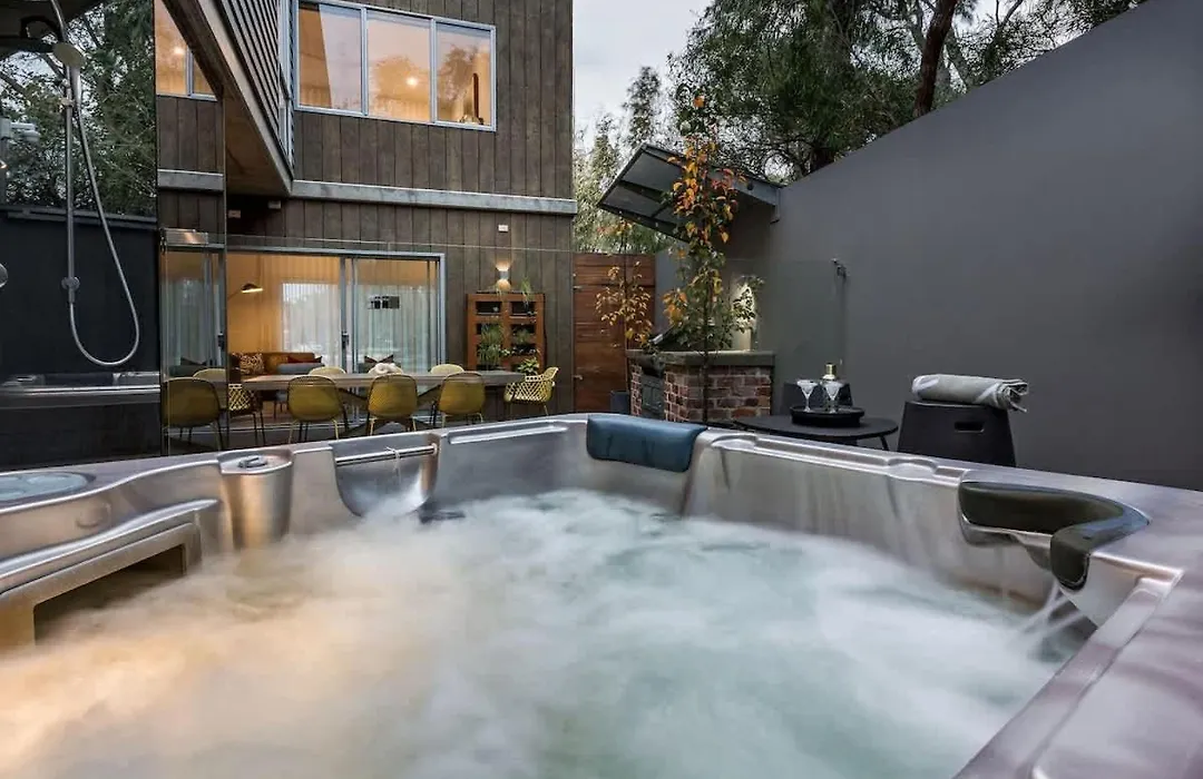 Djurapin - Sophisticated Coastal Haven With Jacuzzi-1