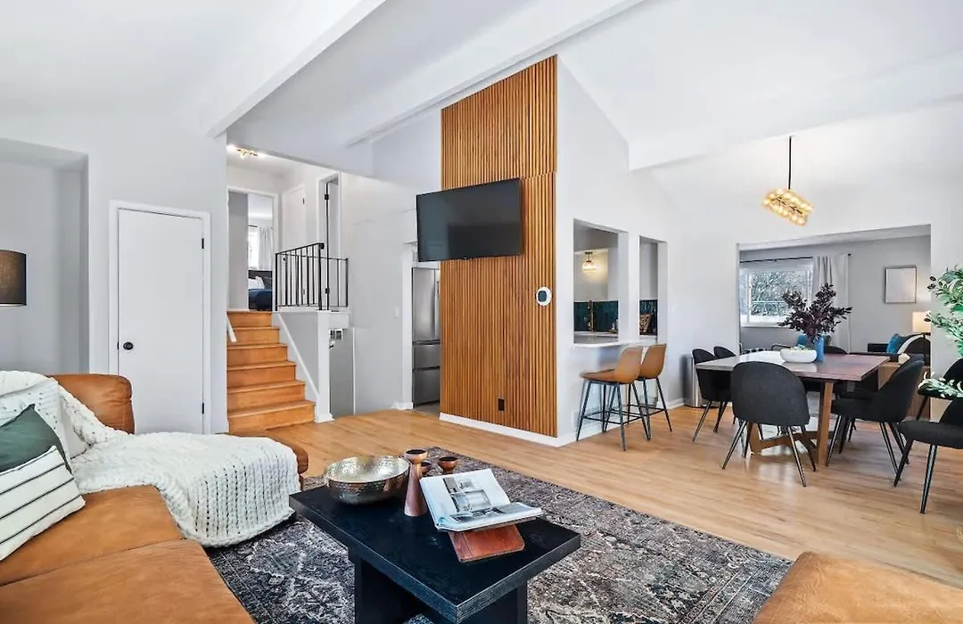 Hot Tub, Game Room, 4 Bedrooms, Gorgeous Remodel-1