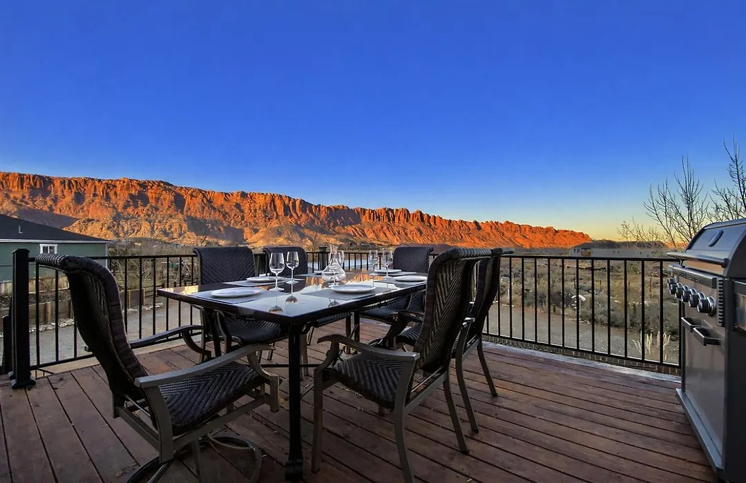 Exclusive Retreats 6 Bedroom 6 Bath Desert Paradise With Private Heated Pool-1