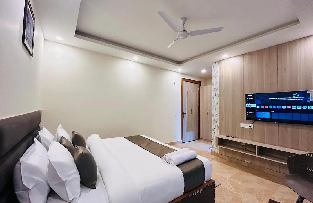The Woods Hills A Premium Property & Luxury Rooms With Balcony-1