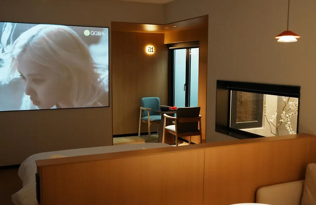 A1 Art Hotel-1