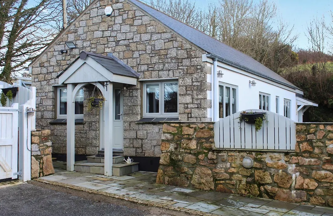 Station House - Uk50647-1