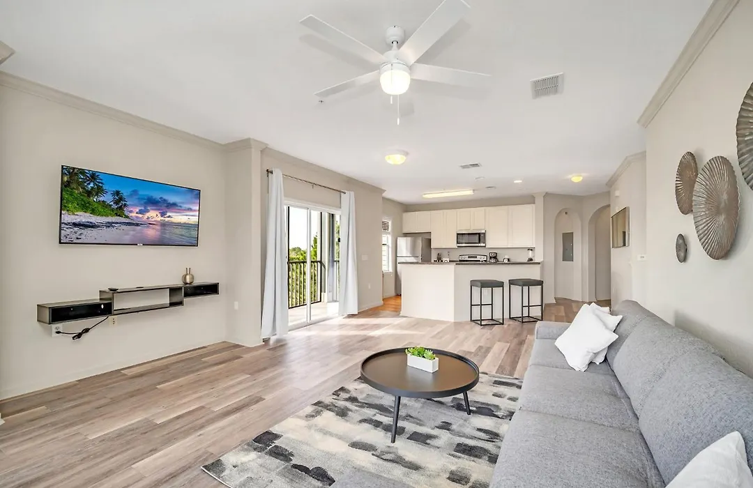 2Br Modern Pet-Friendly Condo 6 Mins From Disney-1