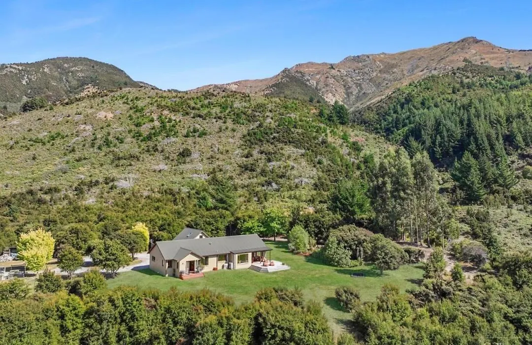 Mount Maude Retreat, Lake Hawea Views, Sleeps 10-1