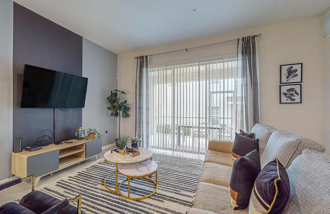 Spacious Townhouse With Private Patio And Resort Amenites-1