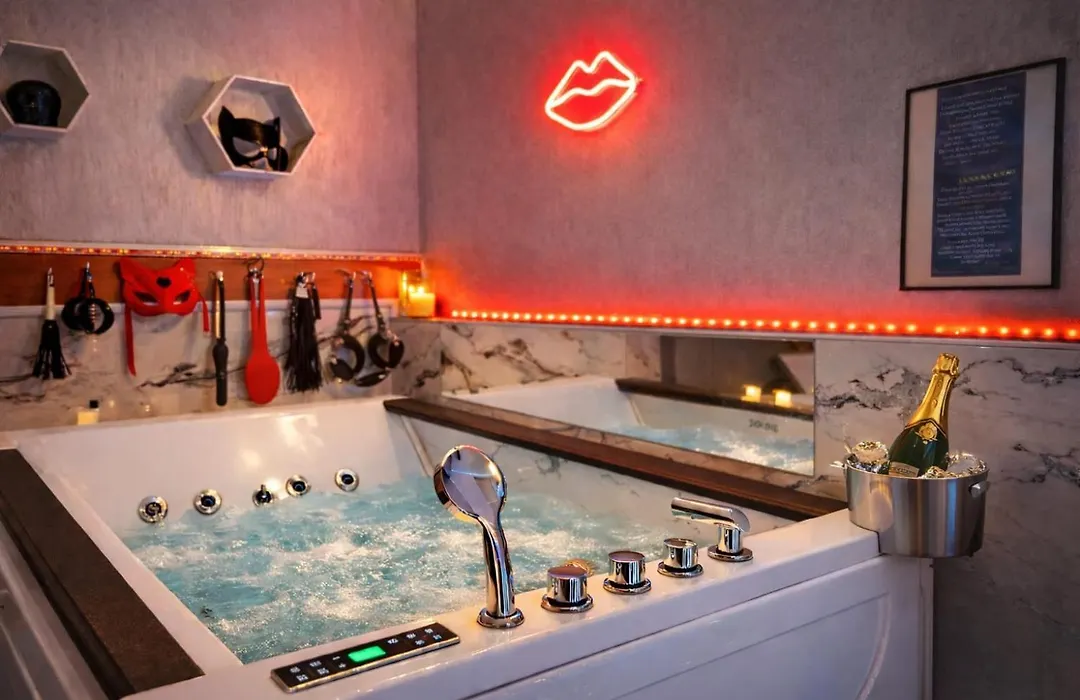 Secret Love Room-1