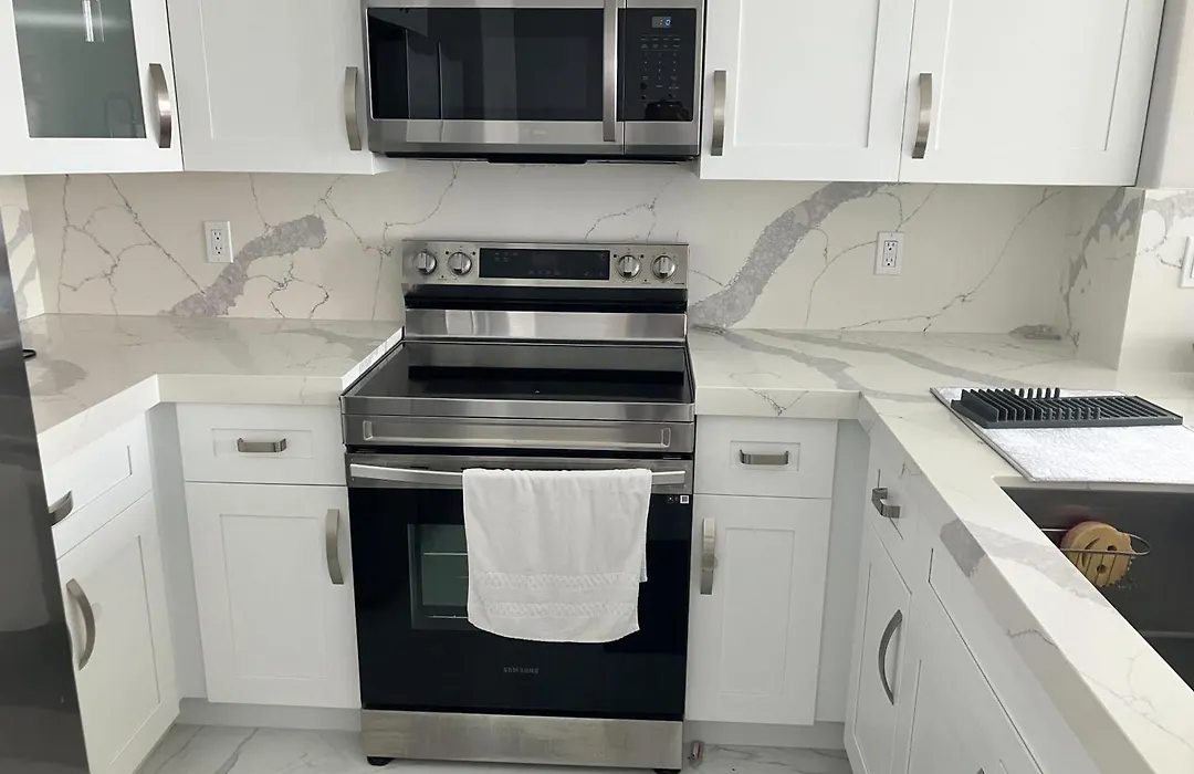 Charming Home Boasting Waterfront Views With Pool And Wifi-1