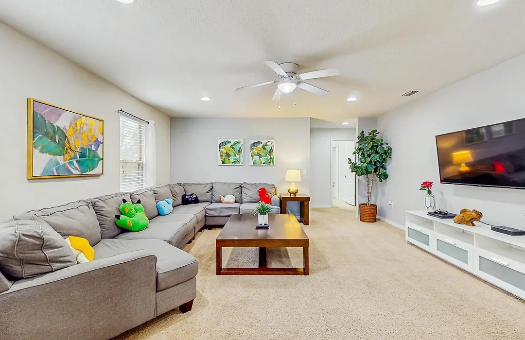 Family Home Boasting Entertainment For Everyone With A Pool-1