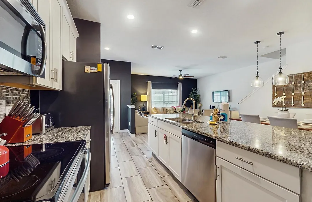 Stylish Townhouse With A Private Pool & Lanai Plus Clubhouse Amenities-1