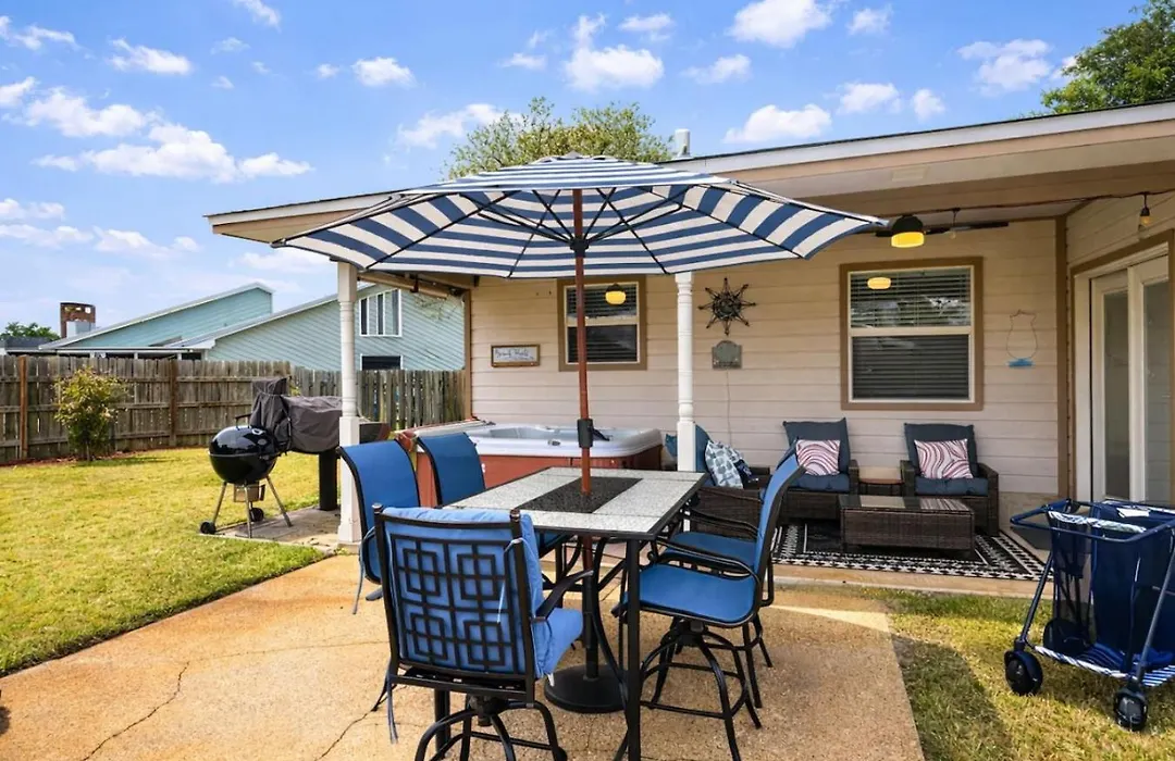 Coastal Hangout- Hot Tub- Fire Pit-Game Room-1