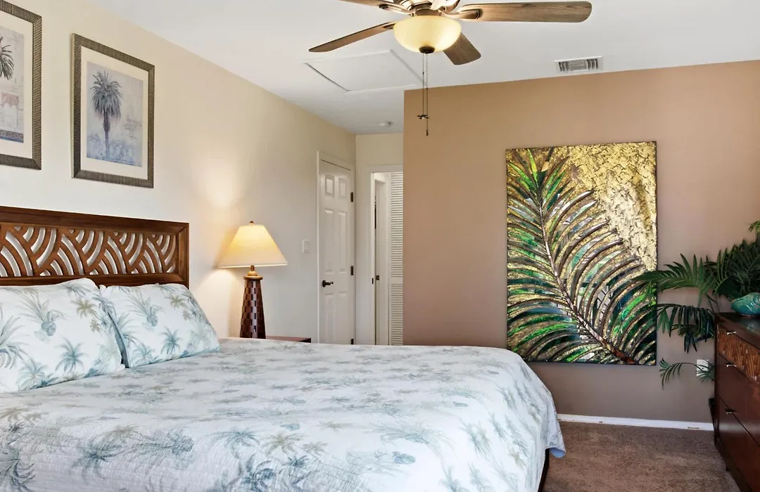 Townhouse With Pool & Golf Course Views-1
