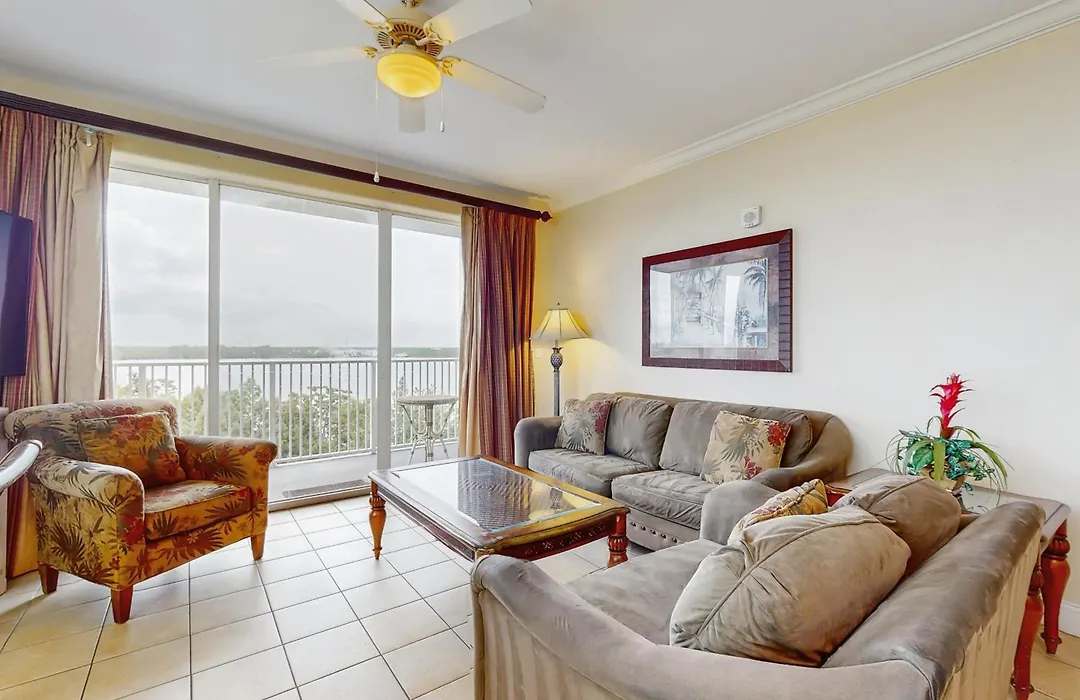Classy Lakefront Condo, W/ Shared Pool, Hot Tub, & Fitness Center - Near Disney-1